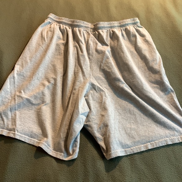 Men’s Champion light heather gray, elastic waist shorts with pockets. Size XL - Picture 6 of 7
